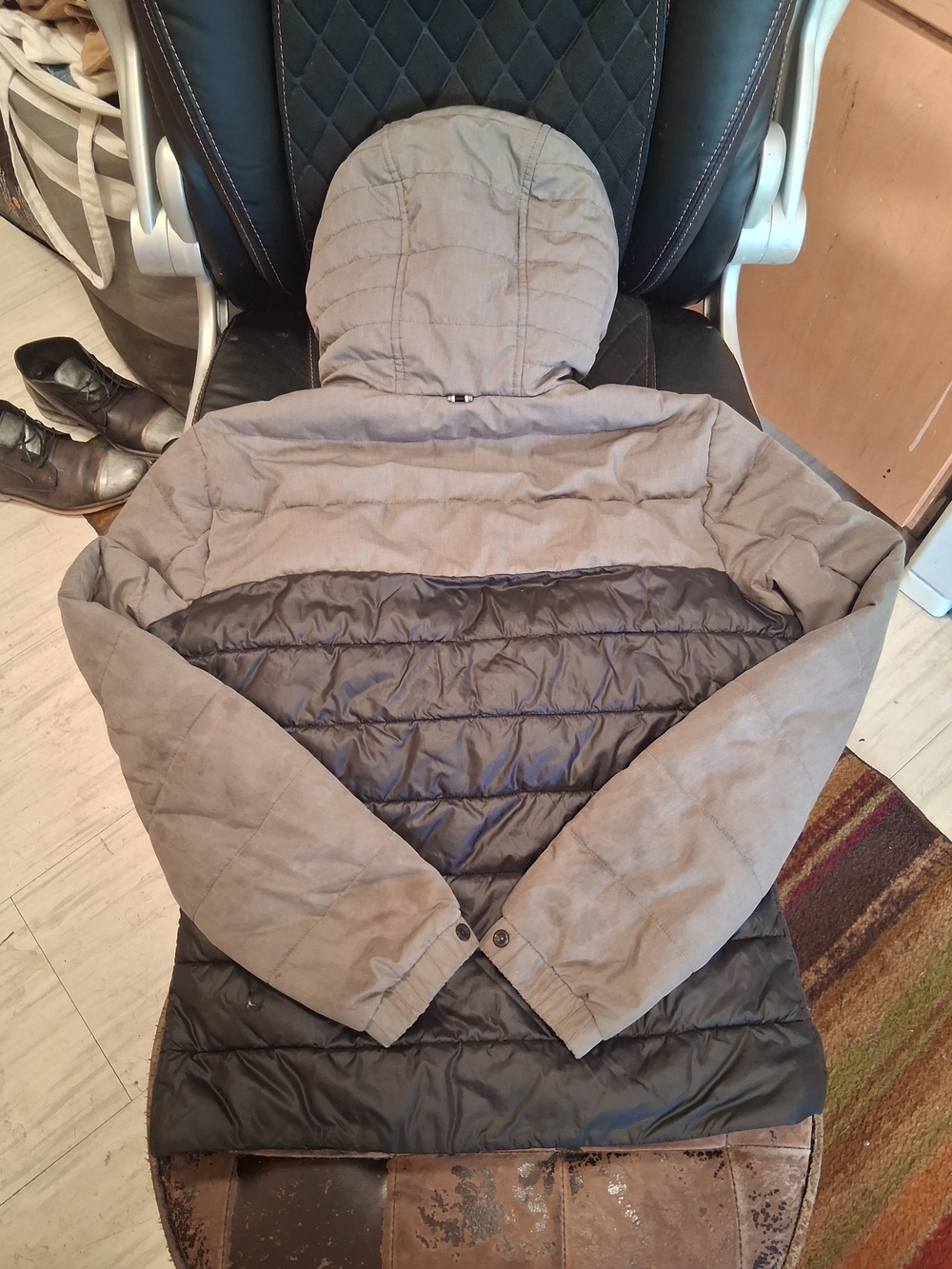 Hugo Boss Two-Tone Gray and Black Quilted Hooded Jacket - Picture 8 of 10